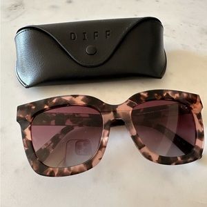 Diff link tortoise oversized sunglasses